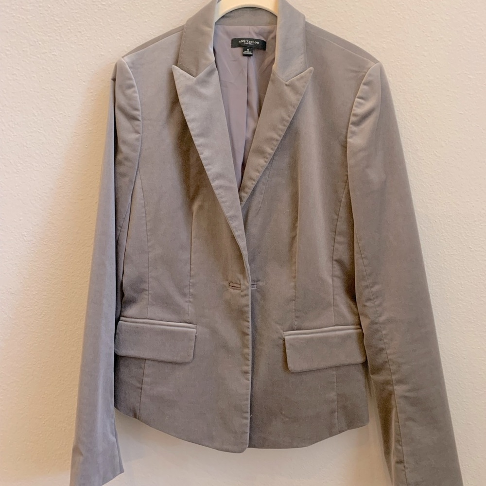 Ann Taylor velvet blazer - size 6
